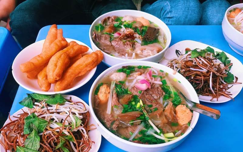 Experience Hanoi Tours with sustainable dining